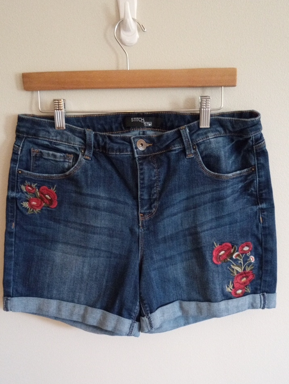Stitch Star Denim Shorts Floral Embroidery Size 14 Country Music Festival